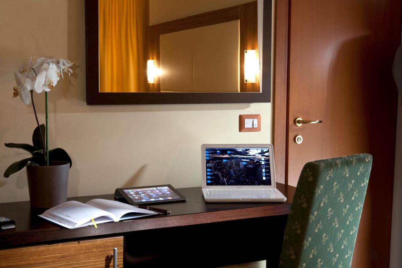 Hotel Ambasciatori Белларія-Іджеа-Марина Екстер'єр фото