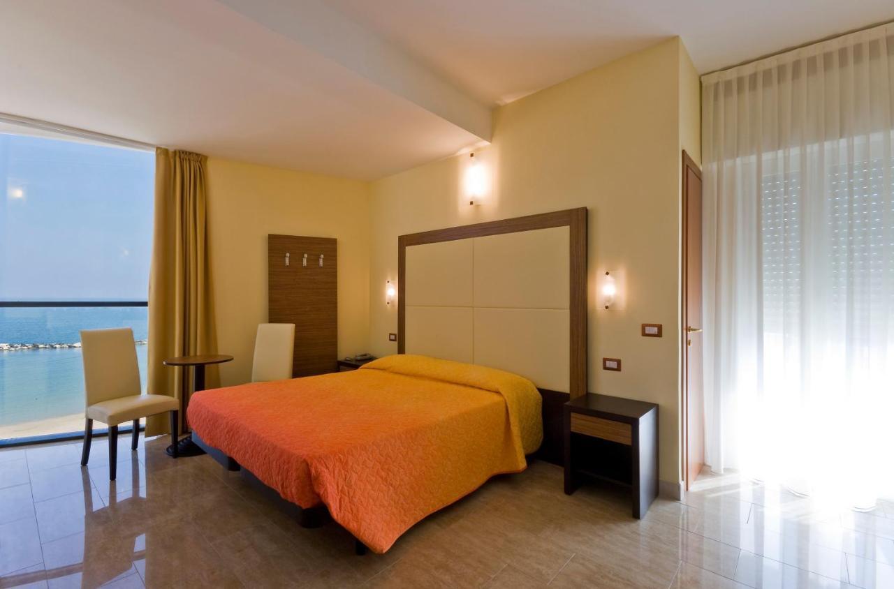 Hotel Ambasciatori Белларія-Іджеа-Марина Екстер'єр фото