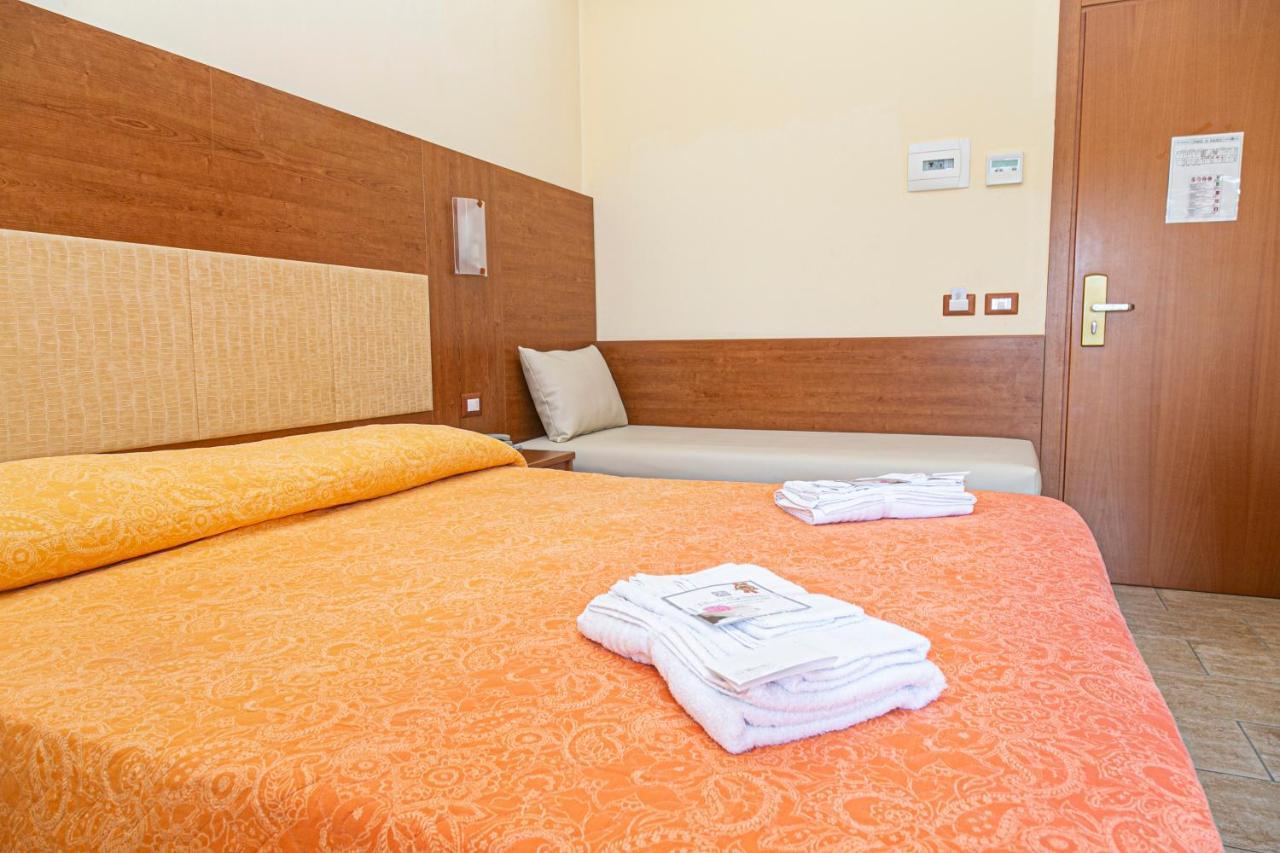 Hotel Ambasciatori Белларія-Іджеа-Марина Екстер'єр фото