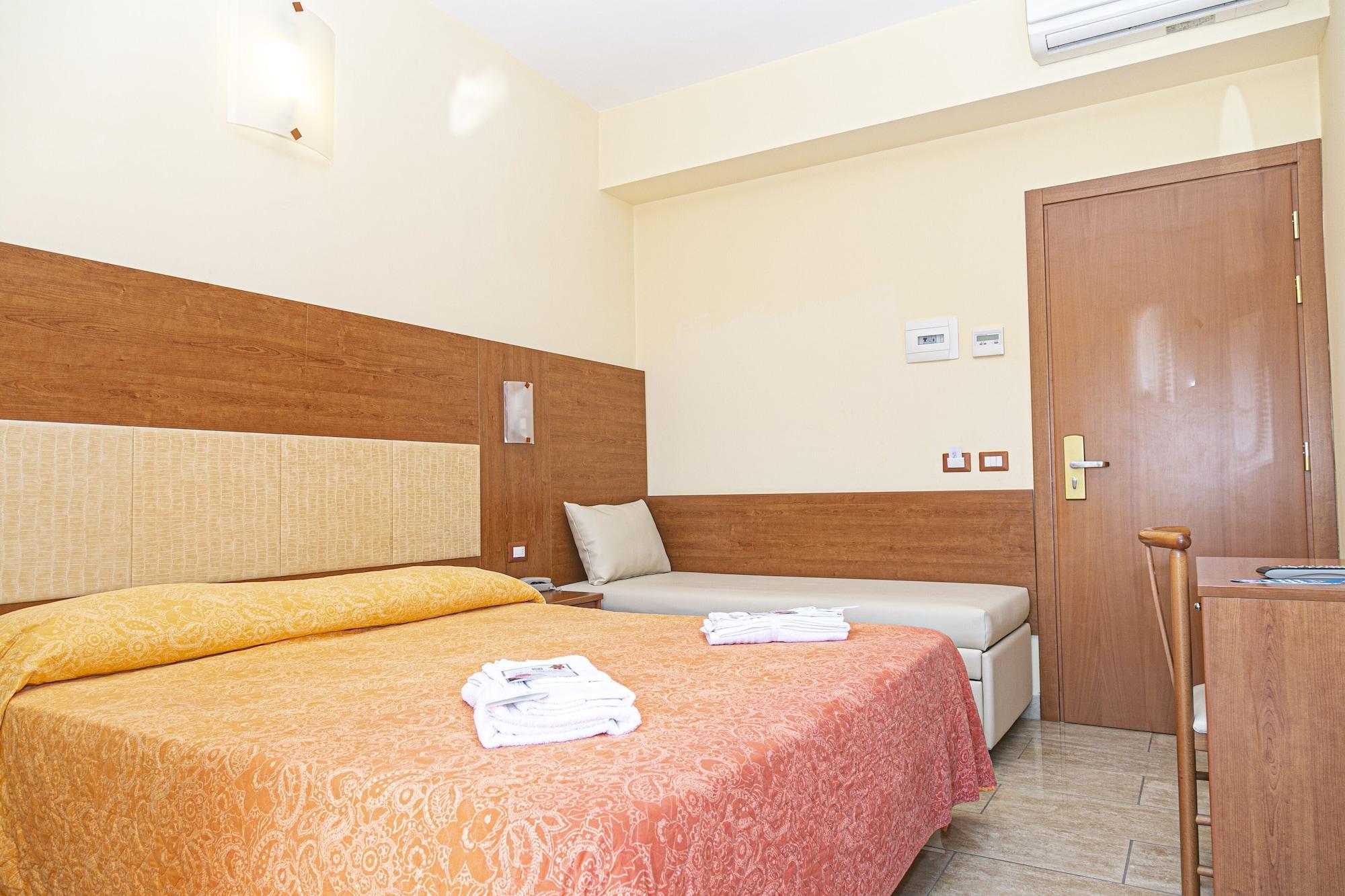 Hotel Ambasciatori Белларія-Іджеа-Марина Екстер'єр фото