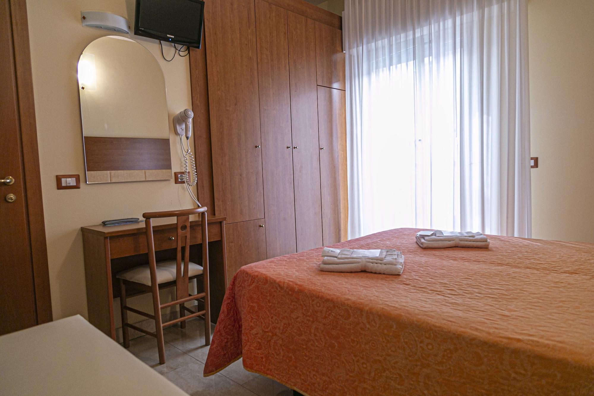 Hotel Ambasciatori Белларія-Іджеа-Марина Екстер'єр фото