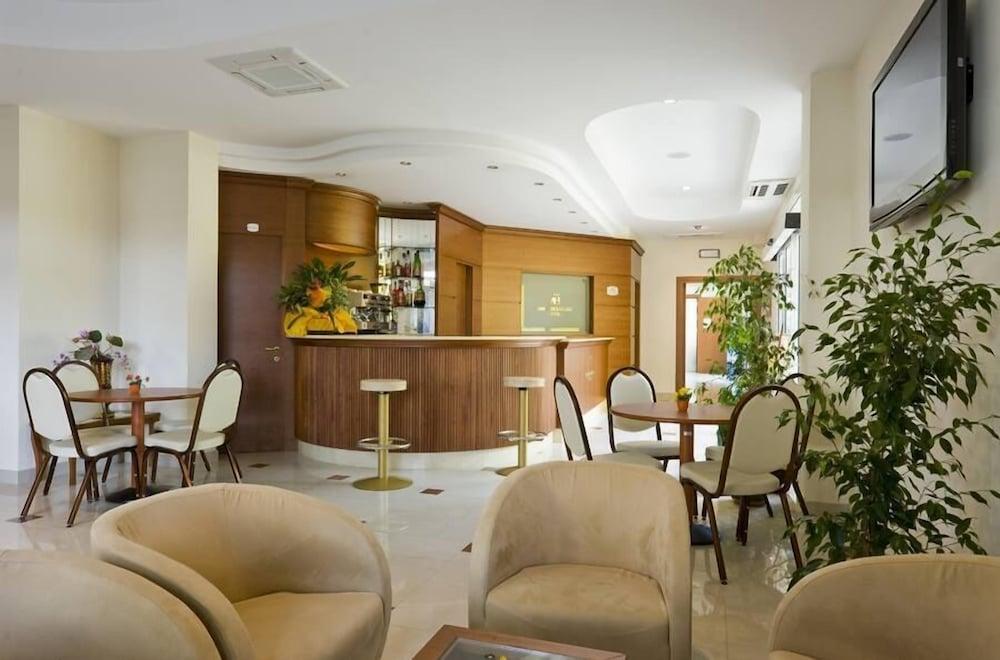 Hotel Ambasciatori Белларія-Іджеа-Марина Екстер'єр фото