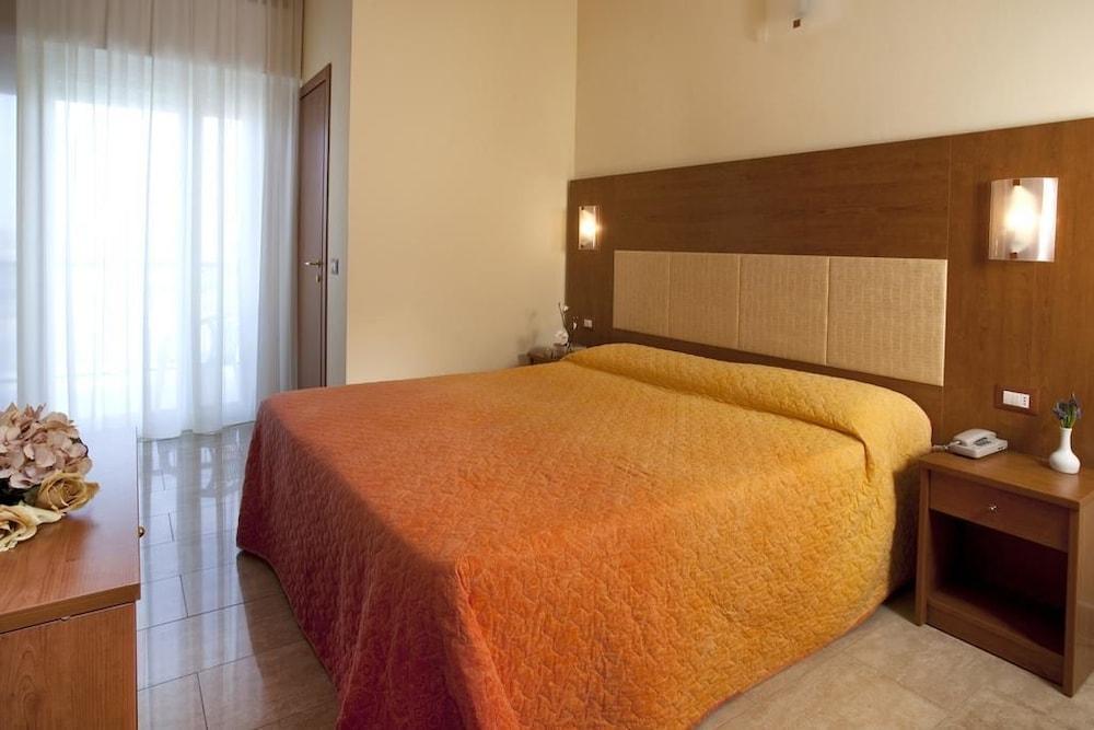 Hotel Ambasciatori Белларія-Іджеа-Марина Екстер'єр фото