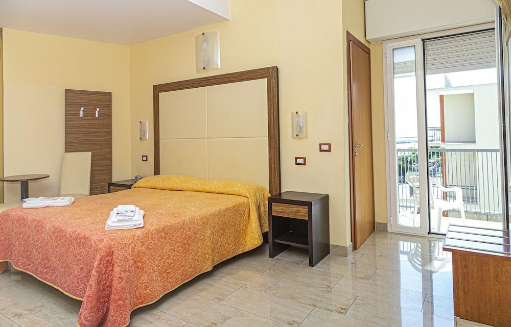 Hotel Ambasciatori Белларія-Іджеа-Марина Екстер'єр фото